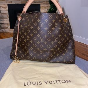 Louis Vuitton Artsy MM